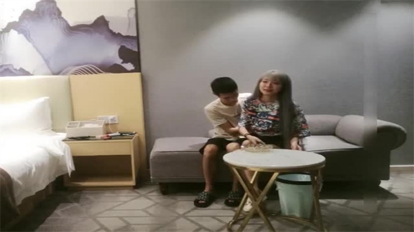 长衫短裙温柔小姐姐楚楚可人，气质撩人让人想扒光侵犯！